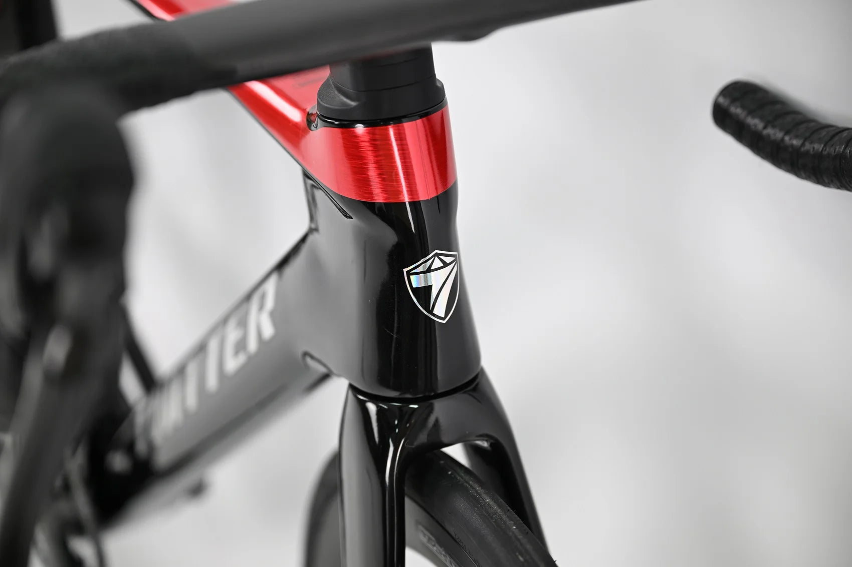 R5pro Carbon Fiber Road Bike 22/24 Speed Racing with Hydraulic Disc Brakes Available in 7 Sizes - 43.5/46/48/50/52/54/56