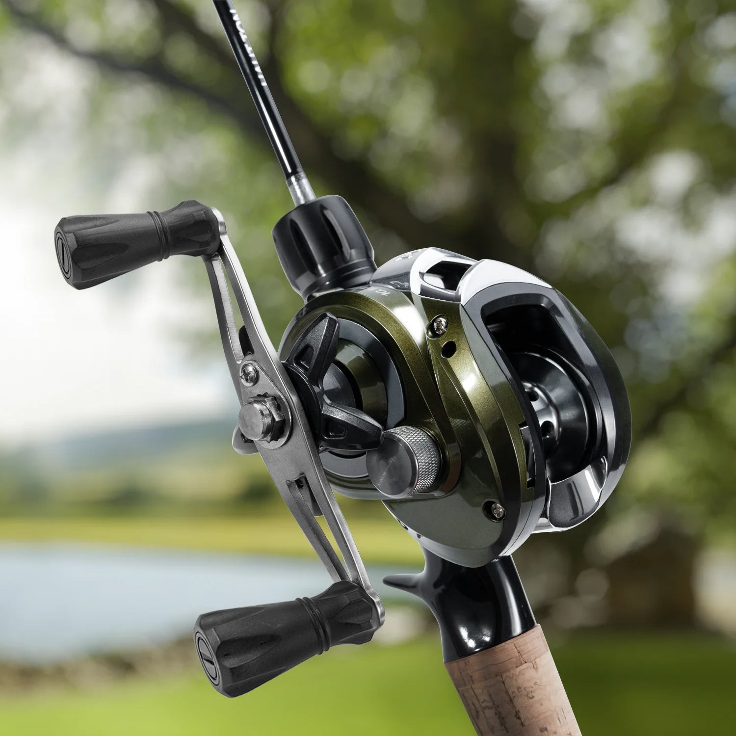 Green Waterdrop Baitcasting Reel – Ergonomic Circular Grip, Smooth Casting for Ocean, Lake &amp; River Fishing